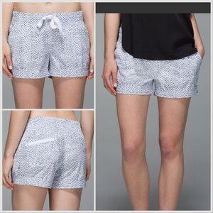 Lululemon Spring Breakaway Shorts Dottie Dash 6
